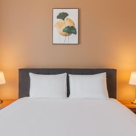 Warm Flat Lägenhet Oradea Exteriör bild